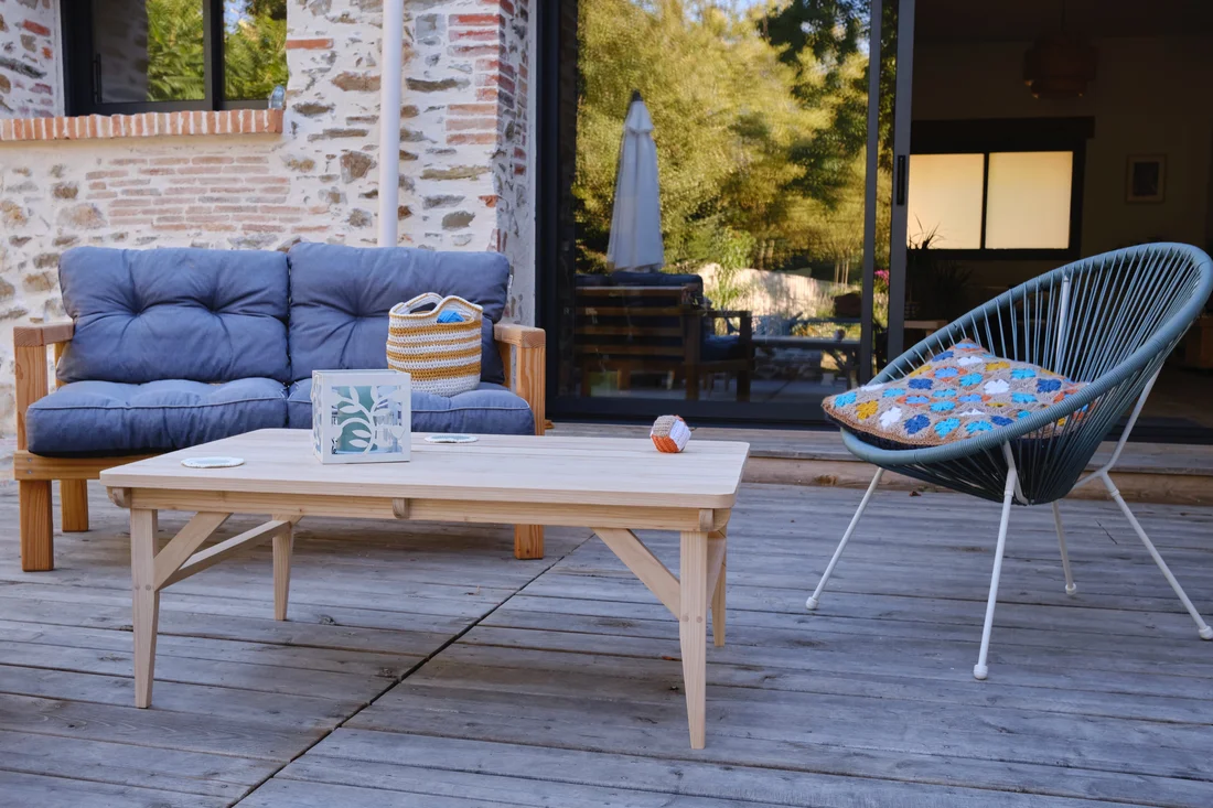 Salon de jardin en bois massif local